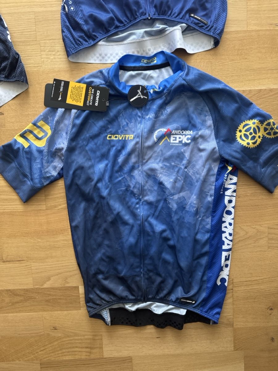Canottiere & Pantaloni: Ciovita Bikejerseys – Nuovo (secondo la descrizione) da Hunzenschwil venduto da mila012 3