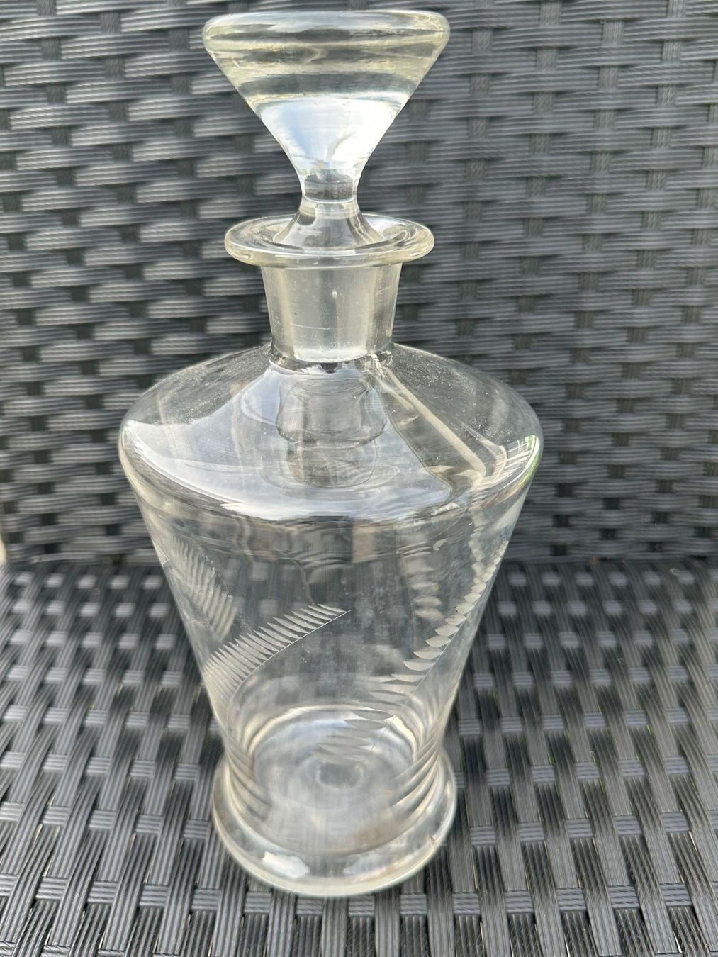 Caraffe: Vintage Glaskaraffe mit Stöpsel, filigranes Musterglas – Usato da Münchenstein venduto da tsp01