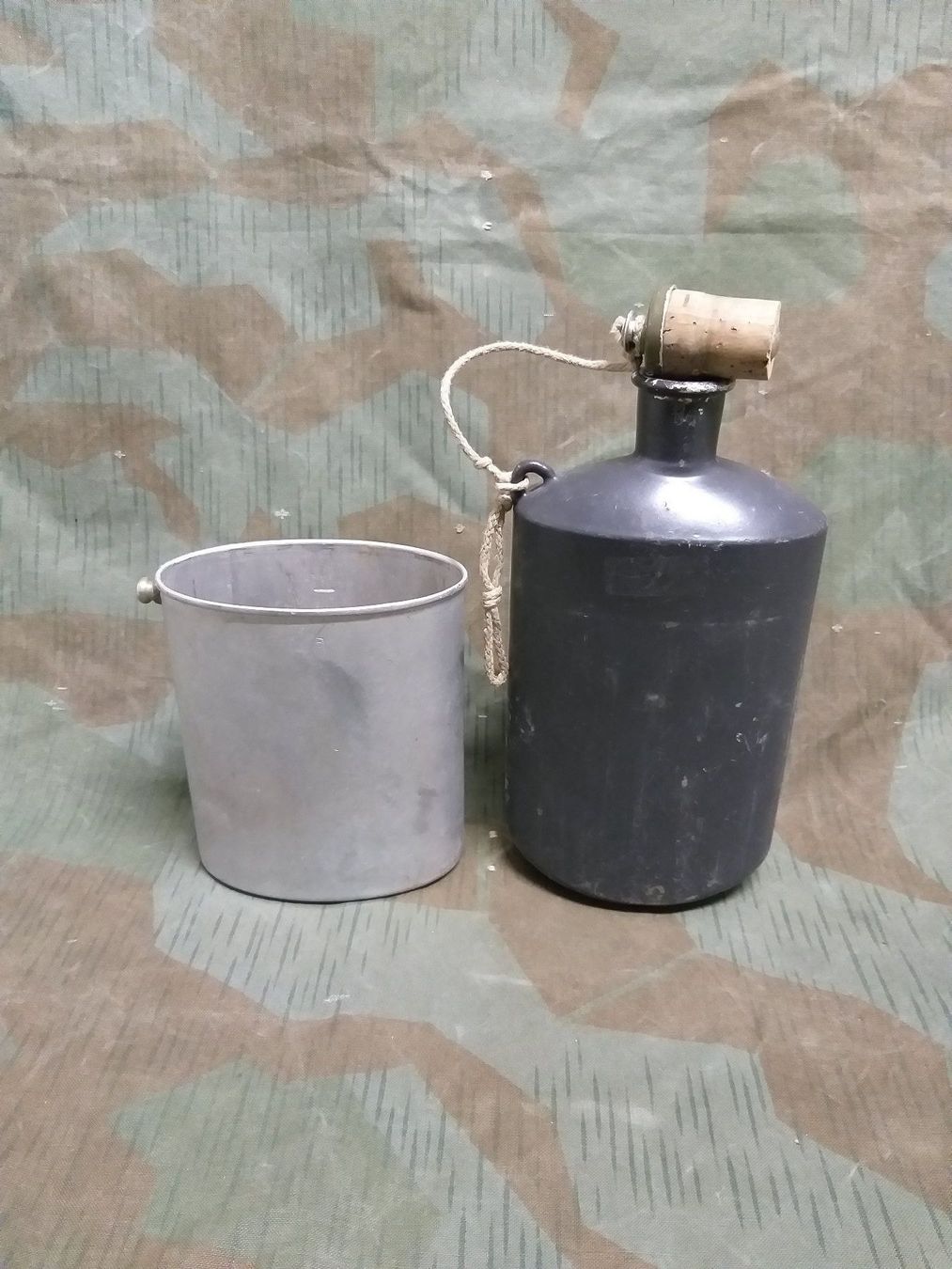 Schweizer Armee Attrezzatura & Pezzi di ricambio: Feldflasche Ord.1932/35 grau von MB 1941 – Usato da Bauma venduto da SwissMilitaria 2