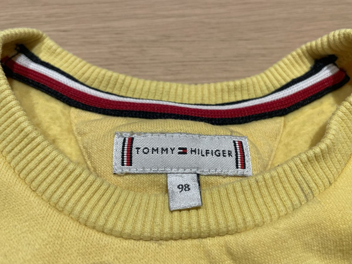 Tommy Hilfiger Maglioni & Felpe: Sweatshirt Tommy Hilfiger, Gr. 98, gelb – Usato da Trüllikon venduto da 3PFA 2