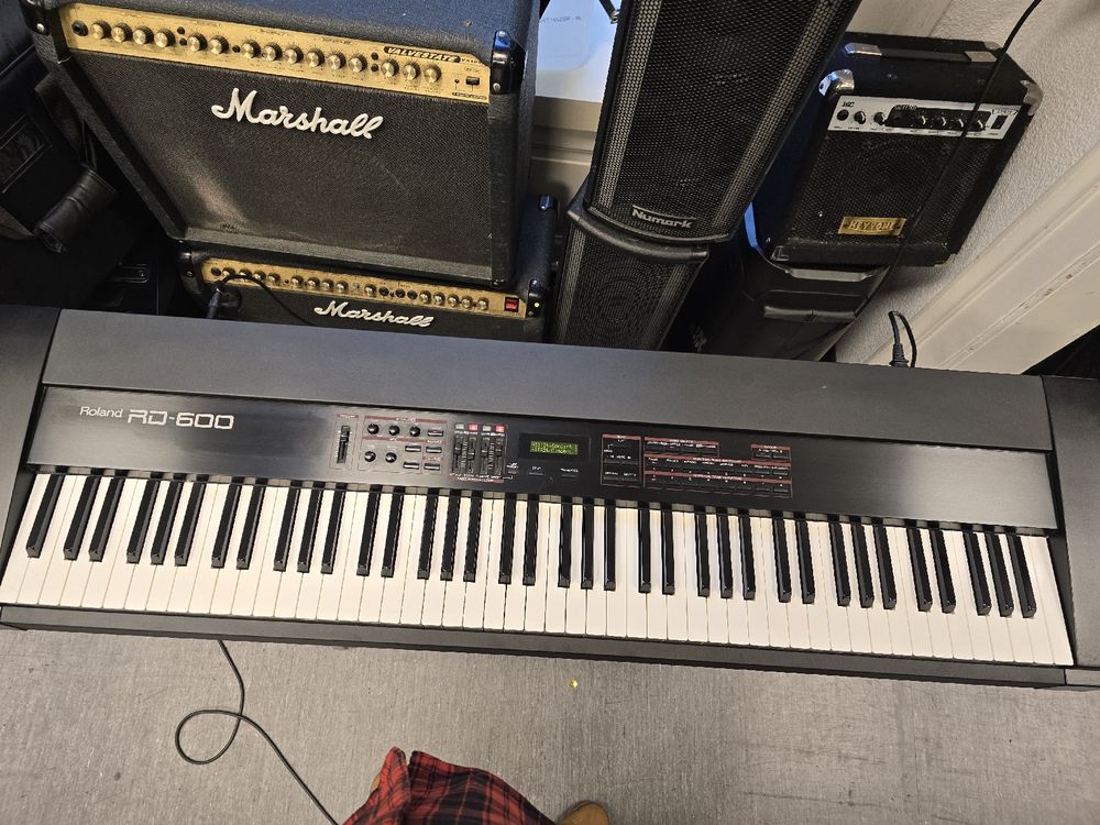 ROLAND RD-600 Digital Stage Piano (Gebraucht) in Zürich für CHF 429 ...