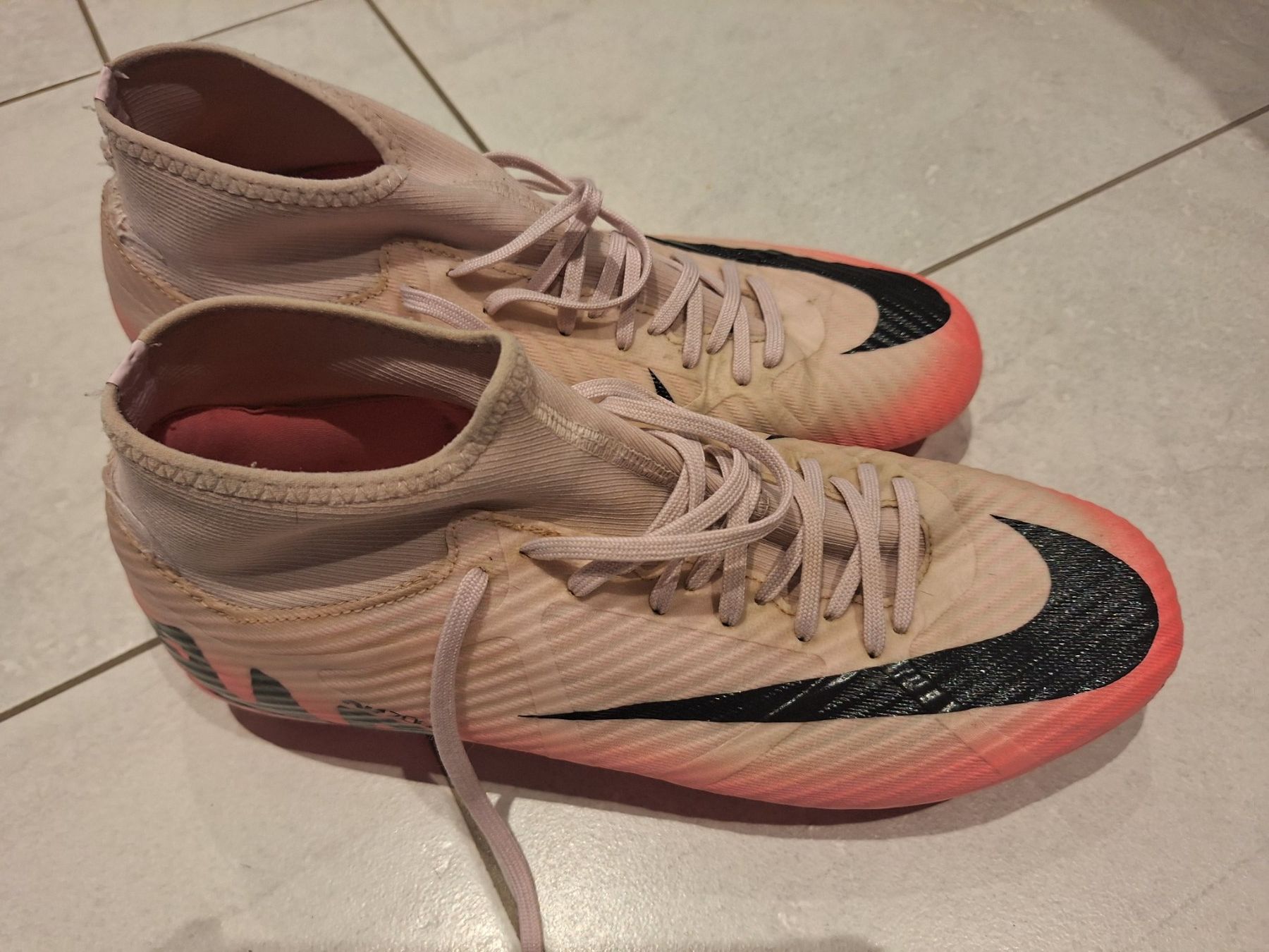 Nike Herrenschuhe: Nike Fussballschuhe Gr 44.5 – Gebraucht aus Wegenstetten von mcfly321