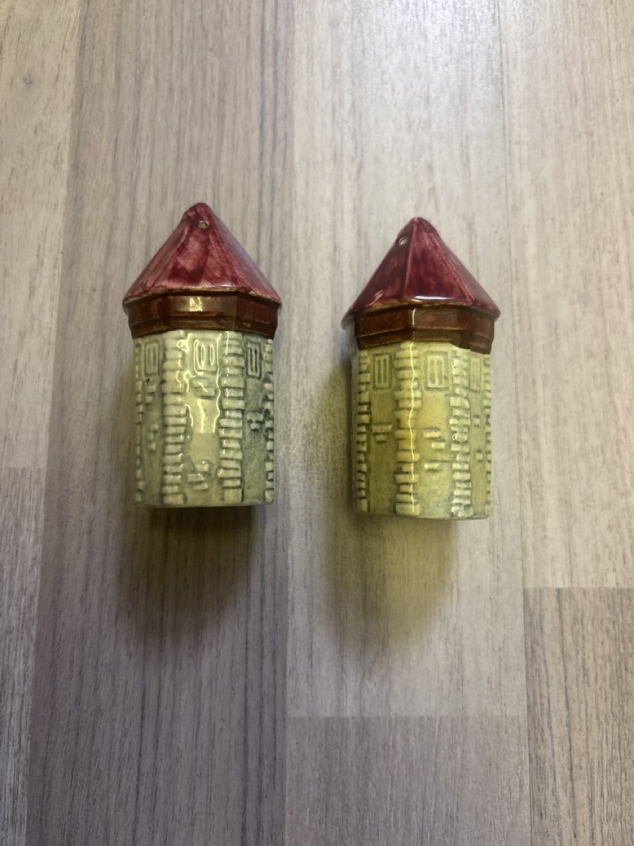 Tutte le decorazioni: Pepe e sale Set Torre Ceramica Set 2 Pezzi  – Usato da Giubiasco venduto da cri_mzc6