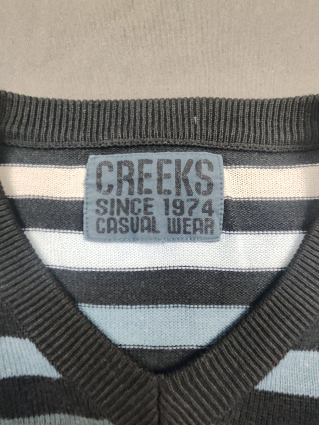 Pullover & Sweatshirts: CREEKS | pull rayé bleu noir blanc col V | S homme – Gebraucht aus Bonfol von Elise.Str 1