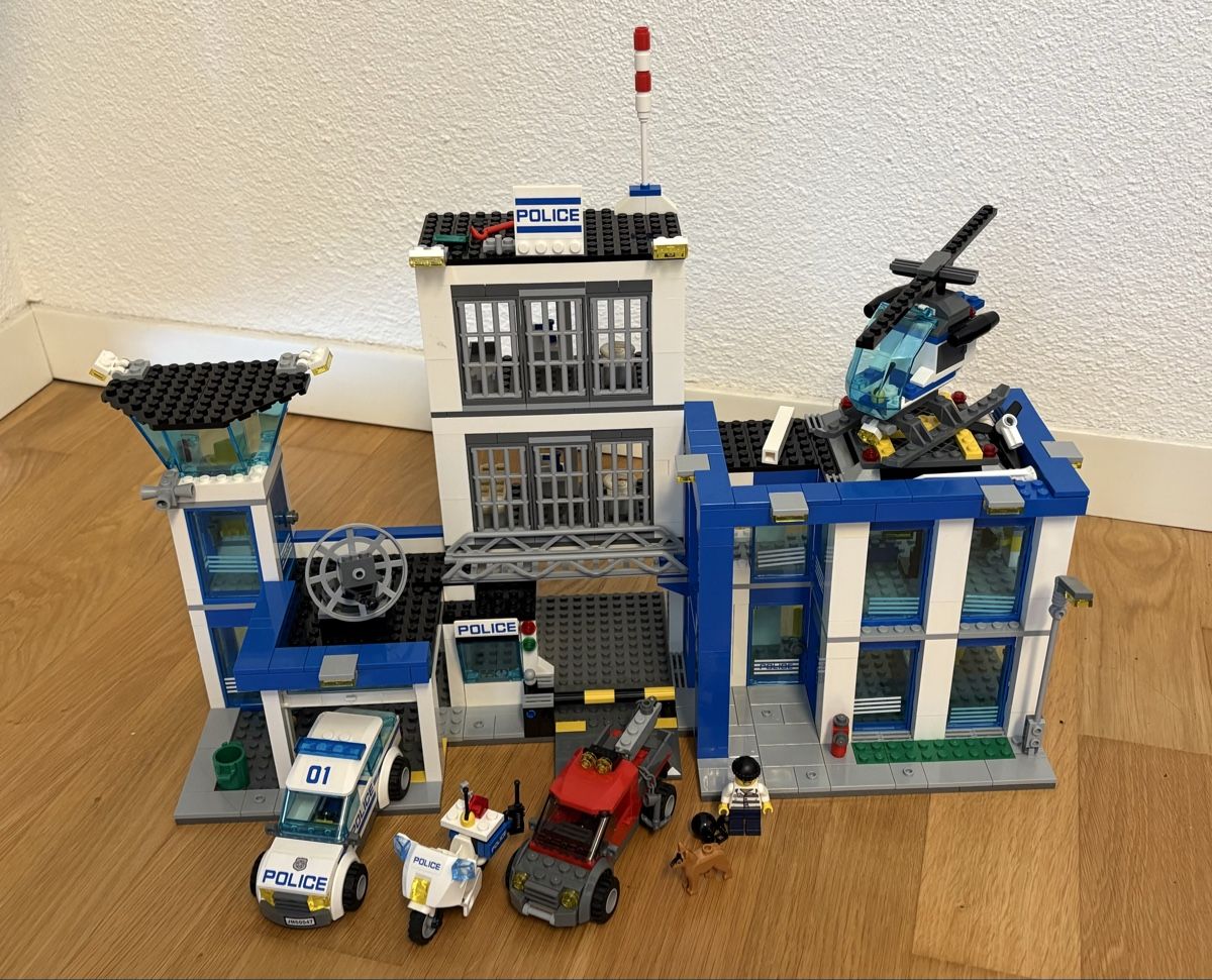 Lego Baukästen: LEGO City Polizeistation 60047 – Gebraucht aus Adliswil von Travant 5