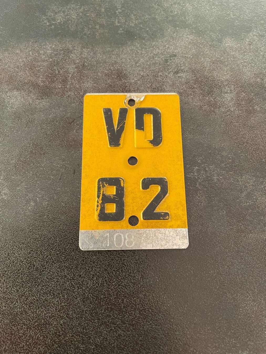 Schilder: Ancienne Plaque de Vélomoteur VD 82 – Gebraucht aus Vallamand von Bricbracbroc82