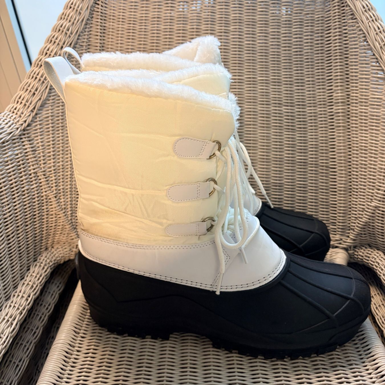 Scarpe da uomo: Winterstiefel Weiss Schwarz Grösse 45 – Usato da Fahrweid venduto da Antonio_Dantas 3