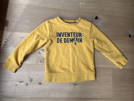 Cooler Okaidi Pulli in Senfgelb mit Aufdruck, Gr. 110
