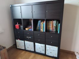 Regal Kallax schwarz mit Türen, Kisten & Schubladen