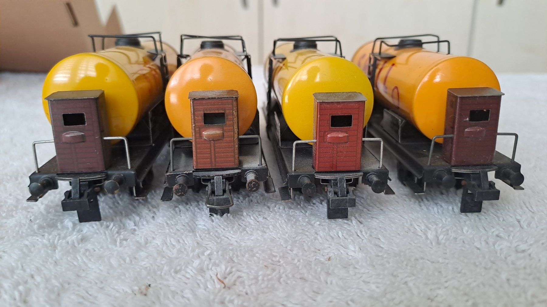 Trix Modellini di ferrovie: Trix Express 4 DB Shell Tankwagen H0 GL/14 – Usato da Winterthur venduto da Riebeli333 3