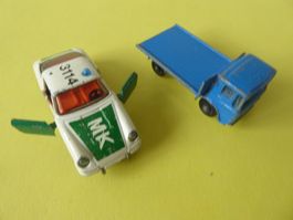 1 altes Modellauto & 1 Lastwagen