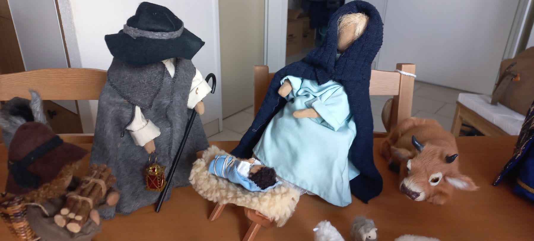 Toutes les décorations: Krippenfiguren, jede Figur ein Unikat – D'occasion à Hausen am Albis par Fahei 1