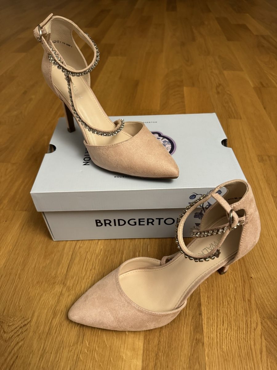 Scarpe da donna: Hellrosa Pumps mit Schmucksteinen (Grösse 37) – Nuovo (secondo la descrizione) da Zürich venduto da Le_juste_brix 1