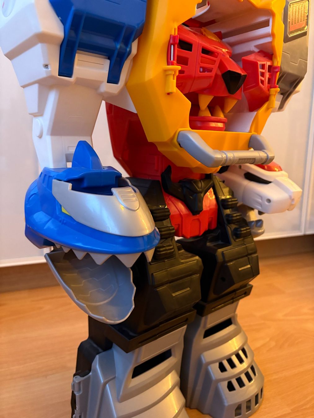 Spielzeuge: Megazord mit Mini Ranger, macht Geräusche – Gebraucht aus Wetzikon ZH von Chrysalia 4