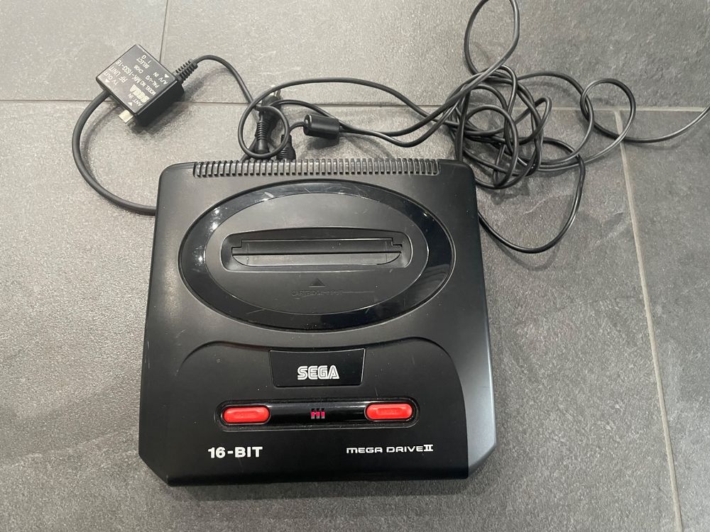 Chargeur Sega Mega Drive 2 – Officiel Modèle 1636-18 – Testé – Occasion