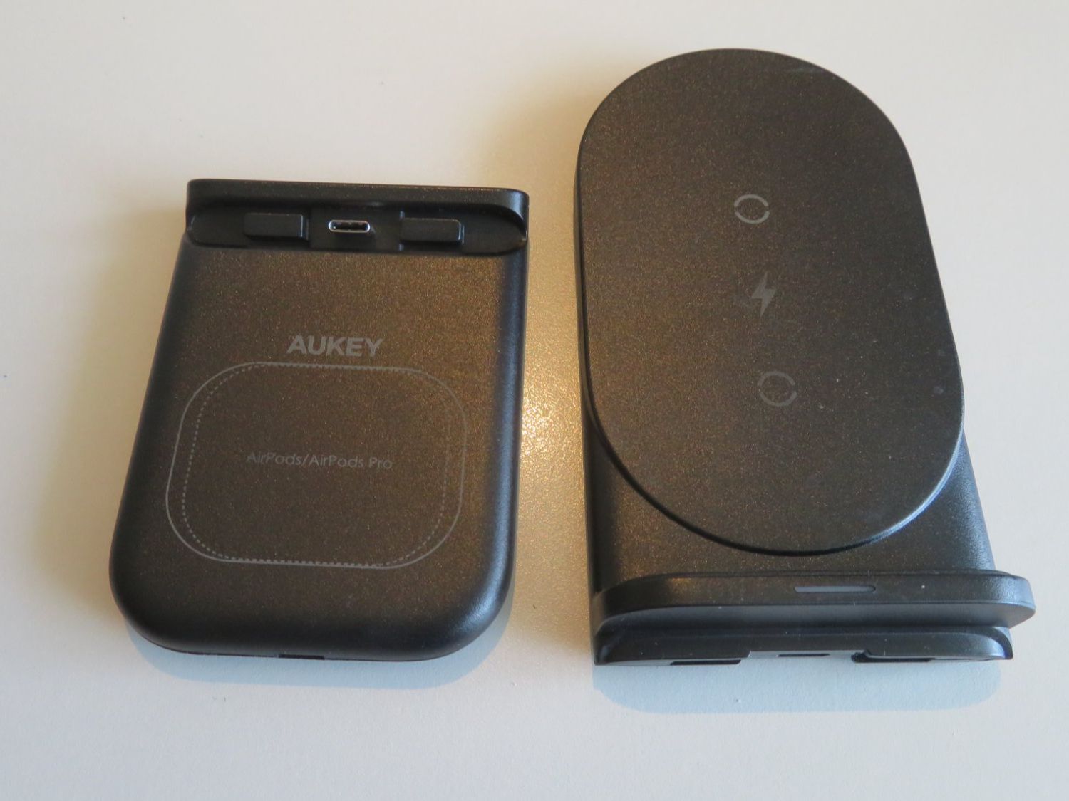 Aukey Caricabatterie: Aukey LC-A2 2in1 Aircore Charging Ladestation Handy Iphone – Usato da Niederbipp venduto da Onyx32