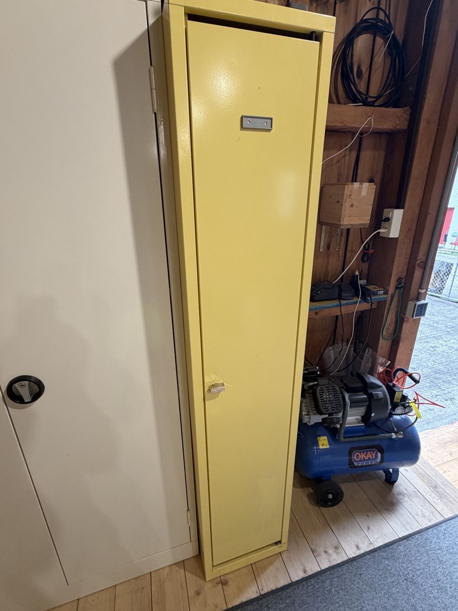 Garderobe: Garderobenschrank 1-fach – Gebraucht aus Tuggen von Nati41 1