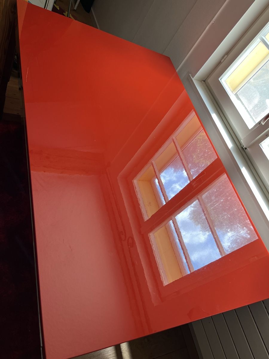 Tavoli: Moderner Esstisch mit roter Tischplatte – Usato da Fischingen venduto da nat_9qn7 1