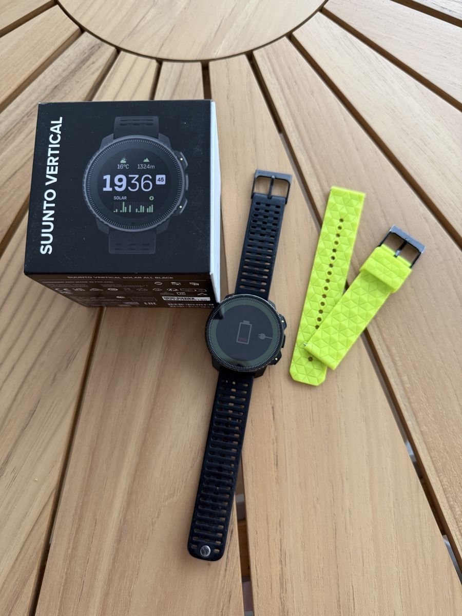 Suunto Smartwatch: Vertical Titanium Solar von Suunto – Gebraucht aus Laufen von Dodoste