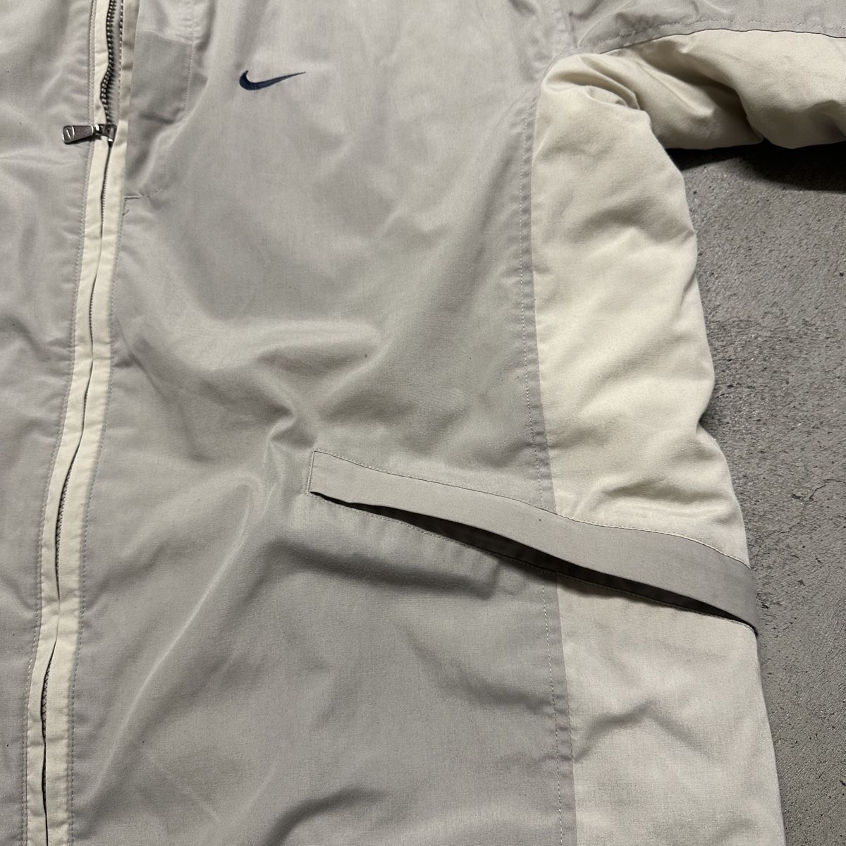 Nike Giacche: Nike Steppjacke beige Farbe Grösse M – Usato da Allschwil venduto da adr_nh68 4