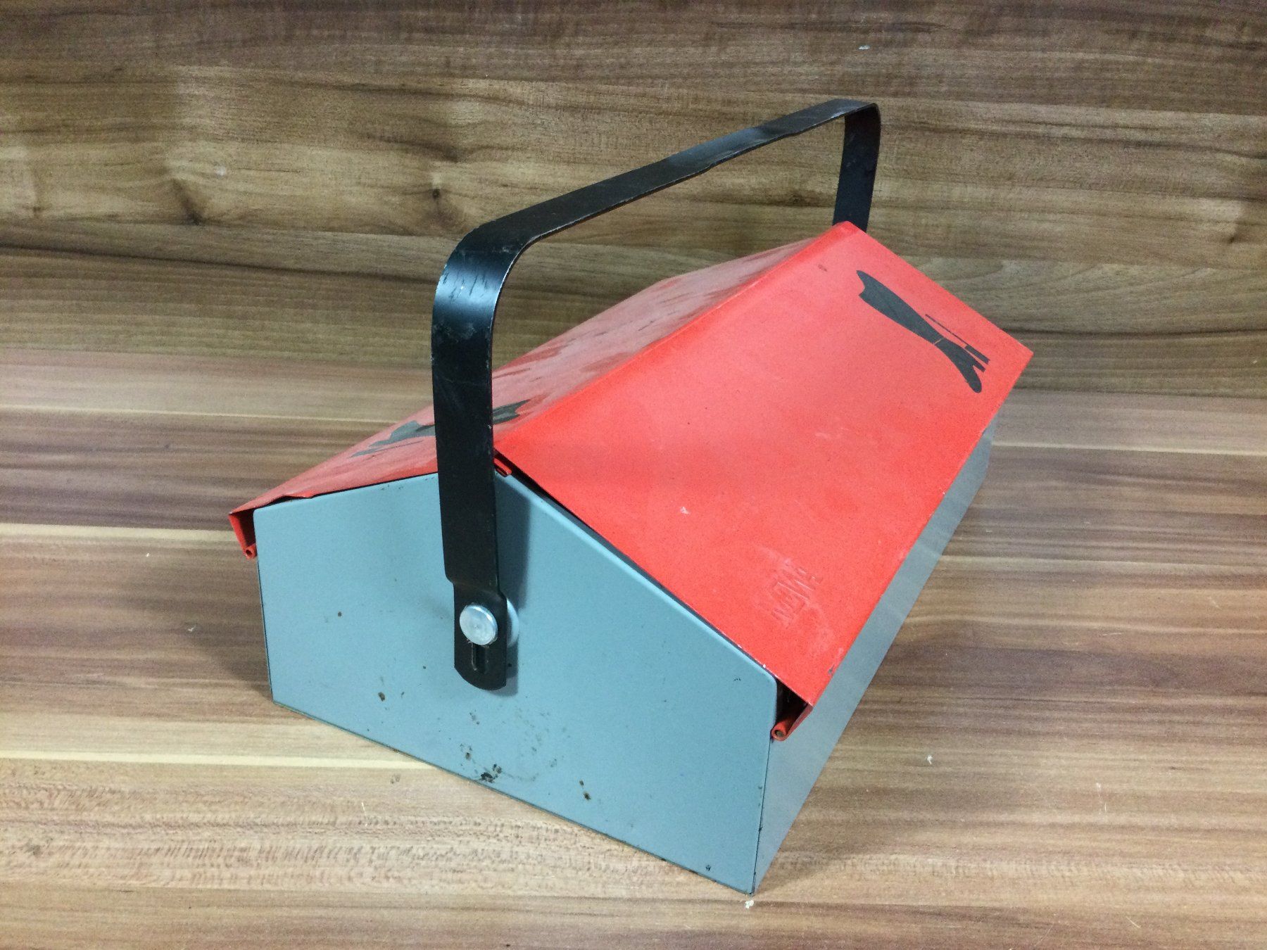 Outils anciens: Gebrauchte Schuhputz Blechkiste Mewa mit Handgriff – D'occasion à Wangen SZ par kuriosum12