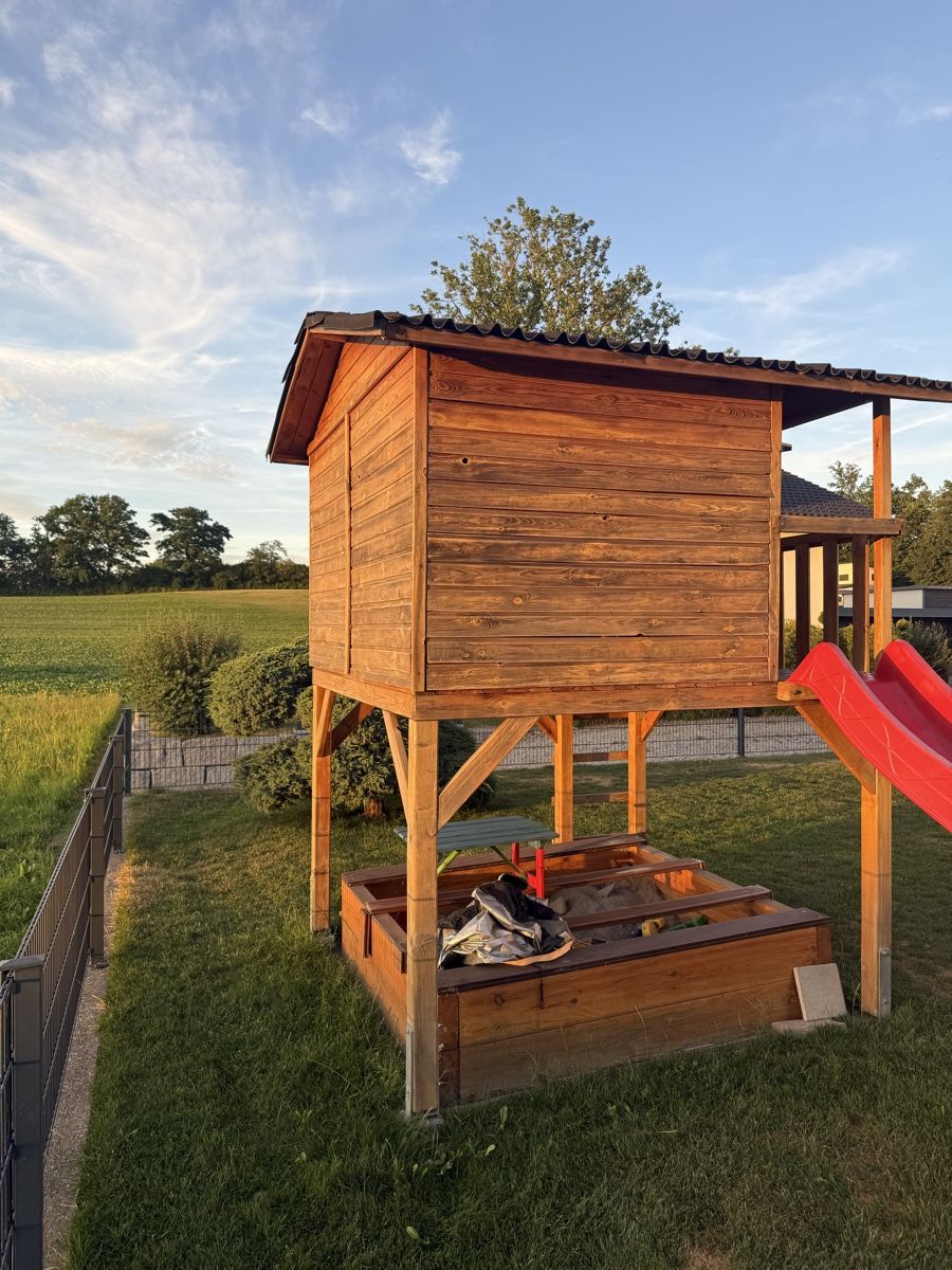 Casette per bambini: Cabane en bois avec toboggan et bac à sable – Usato da Tentlingen venduto da DELBAST 6