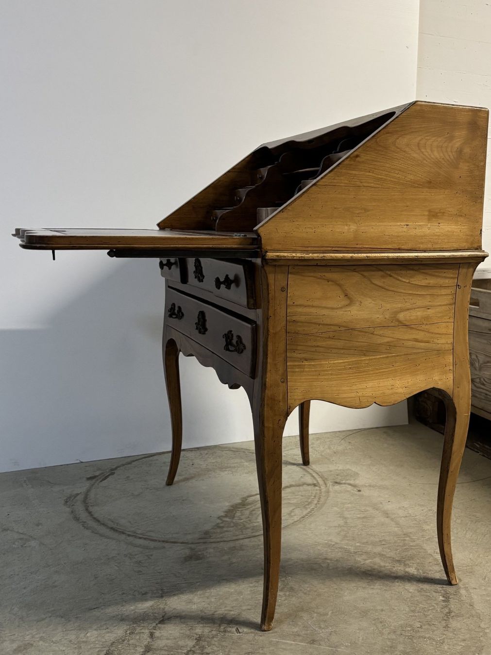Scrivanie: Sekretät im Louis-XV-Stil – Usato da Luzern venduto da CAZS_Luzern 2