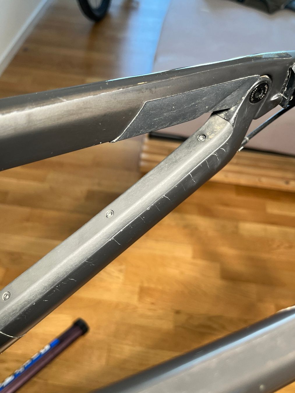 Canyon Ersatzteile: Rahmen Canyon Neuron CF8 2023 Gr. M – Gebraucht aus Basel von baselart 3