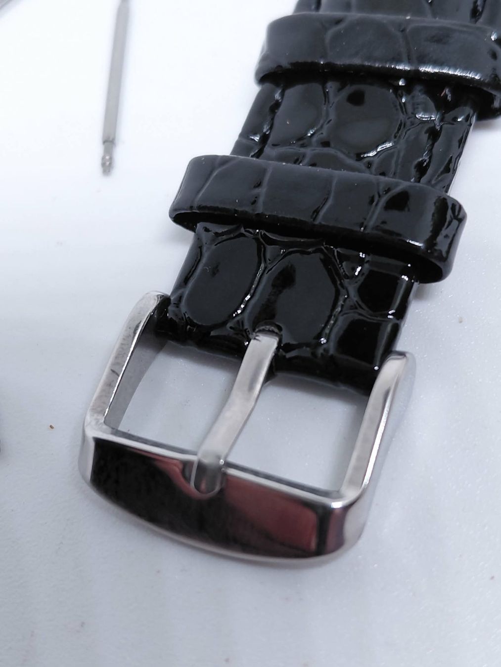 Armbänder & -reifen: Bracelet de montre en cuir  souple 20 mm  unisex brillant – Neu und originalverpackt aus Minusio von graziano11 5