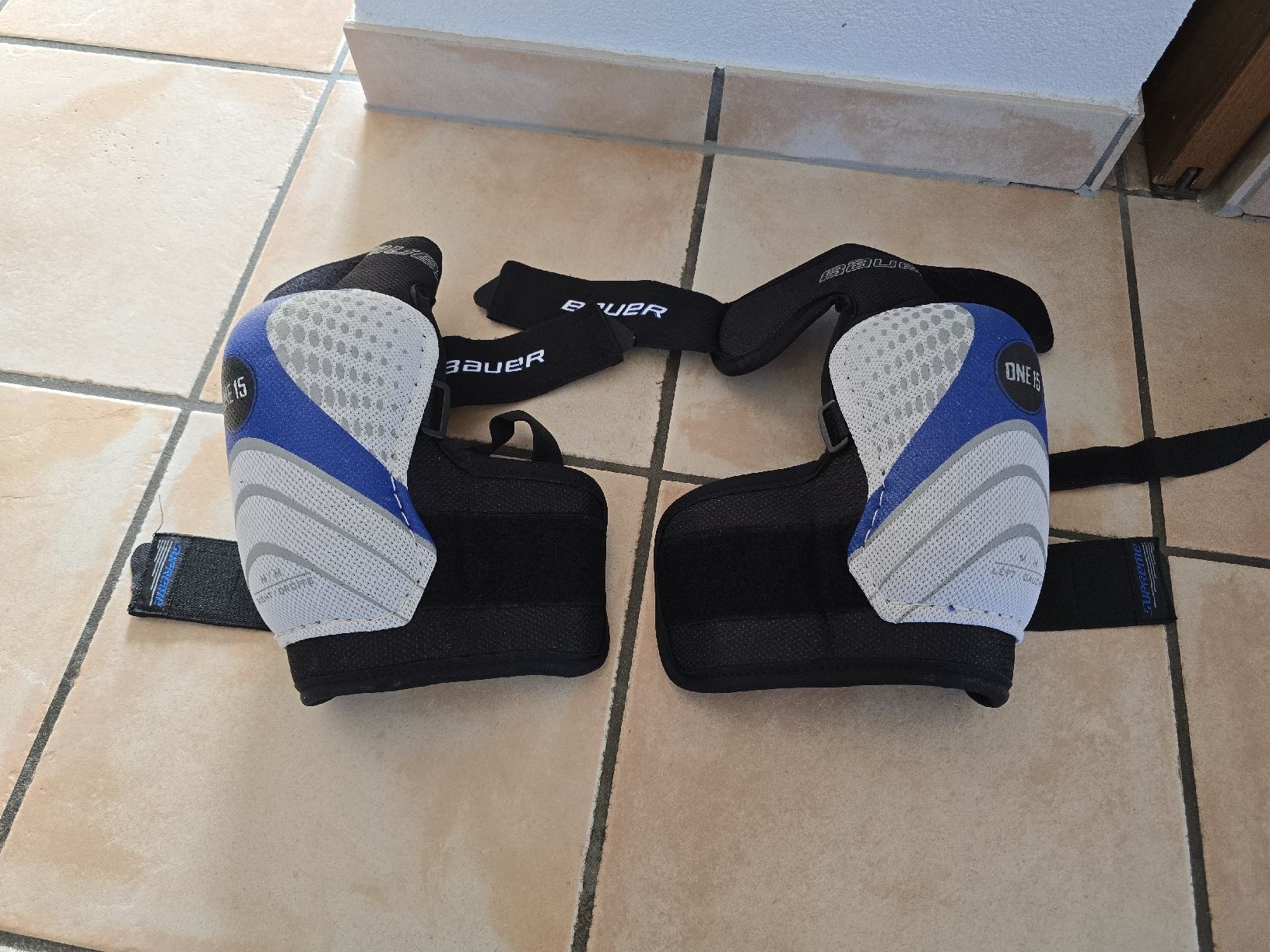 Bauer Protezioni & Imbottiture: Coudières de Hockey Bauer – Usato da Suchy venduto da jultur