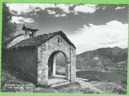Cappella San Bernardo con vista sul Lago