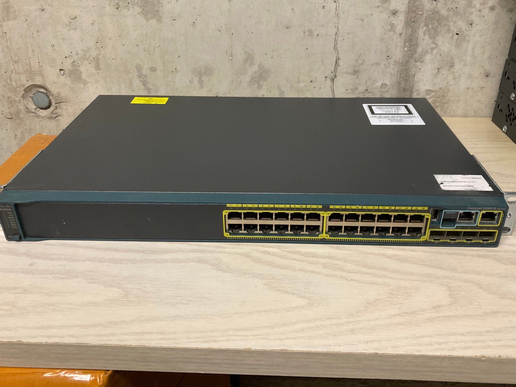 Cisco Hub & Switch: Cisco Catalyst 2960-S Switch – Usato da Wettingen venduto da Schabernack_sam