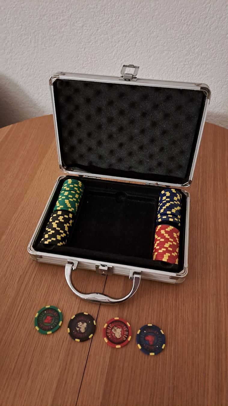 Spiele: Pokerkoffer Trickchips – Gebraucht aus Olten von StefanW.L.