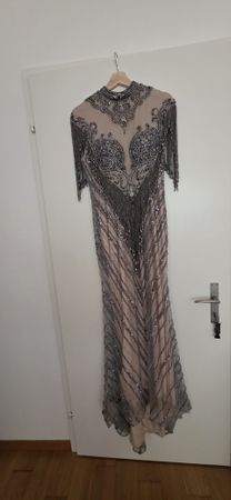 Abendkleid bestickt mit Fransen beige grau Grösse 42