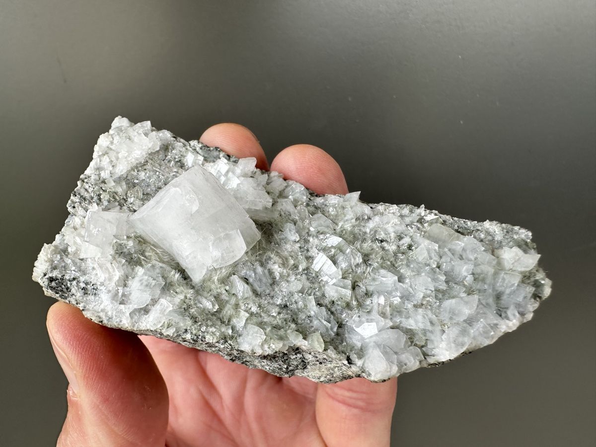 Minerali & Pietre curative: Adular Amiant Quarz Maderanertal – Usato da Oberuzwil venduto da Crystall0 2