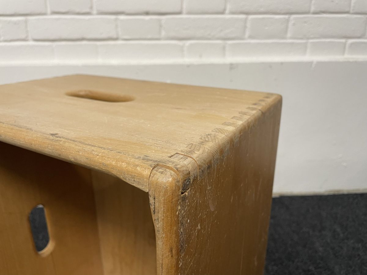Tavoli: Hocker oder Beistelltisch im Stil von Le Corbusier vintage – Usato da Hinwil venduto da DaniBachman 2