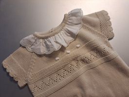 Hübscher Babybody mit Rüschchen und Strick, 6Mt., NEU