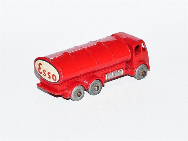 Matchbox Modellini d'auto: Matchbox Lesney ERF TANKER "ESSO" No. 11B – Usato da Zufikon venduto da MatchboxCorner 1
