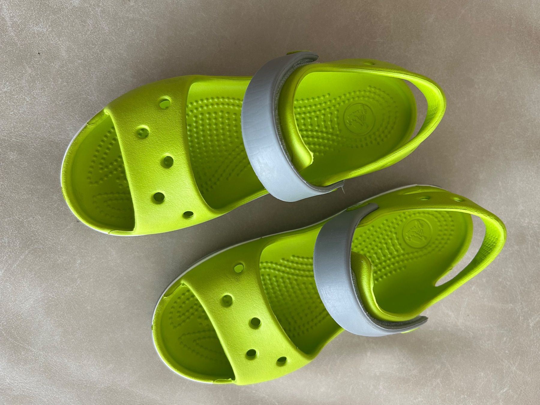 Crocs Scarpe per ragazzi: Kinder Crocs Sandalen Gr. 30-31 FAST NEU – Usato da Wädenswil venduto da LS777 1