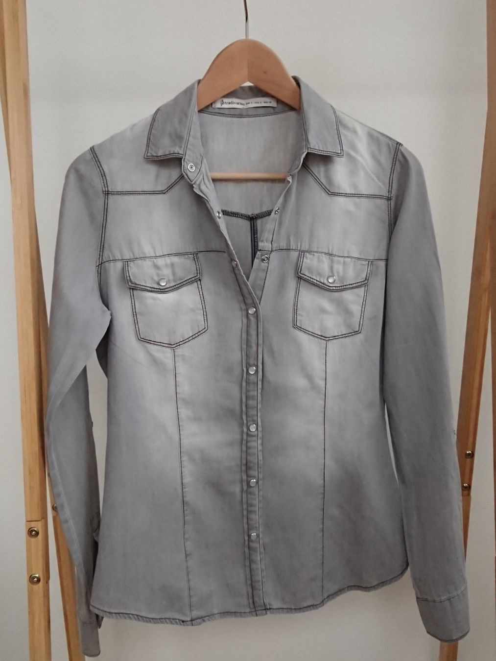 Stradivarius Camicette: Damen Bluse Stradivarius Gr. S Grau 100% Baumwolle – Usato da Hallau venduto da CHACLA
