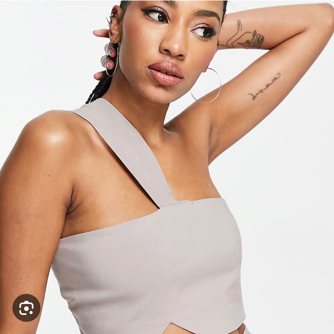 Top: Vesper Tall One Shoulder Strap Top in Taupe – Usato da Zürich venduto da enl_It9y