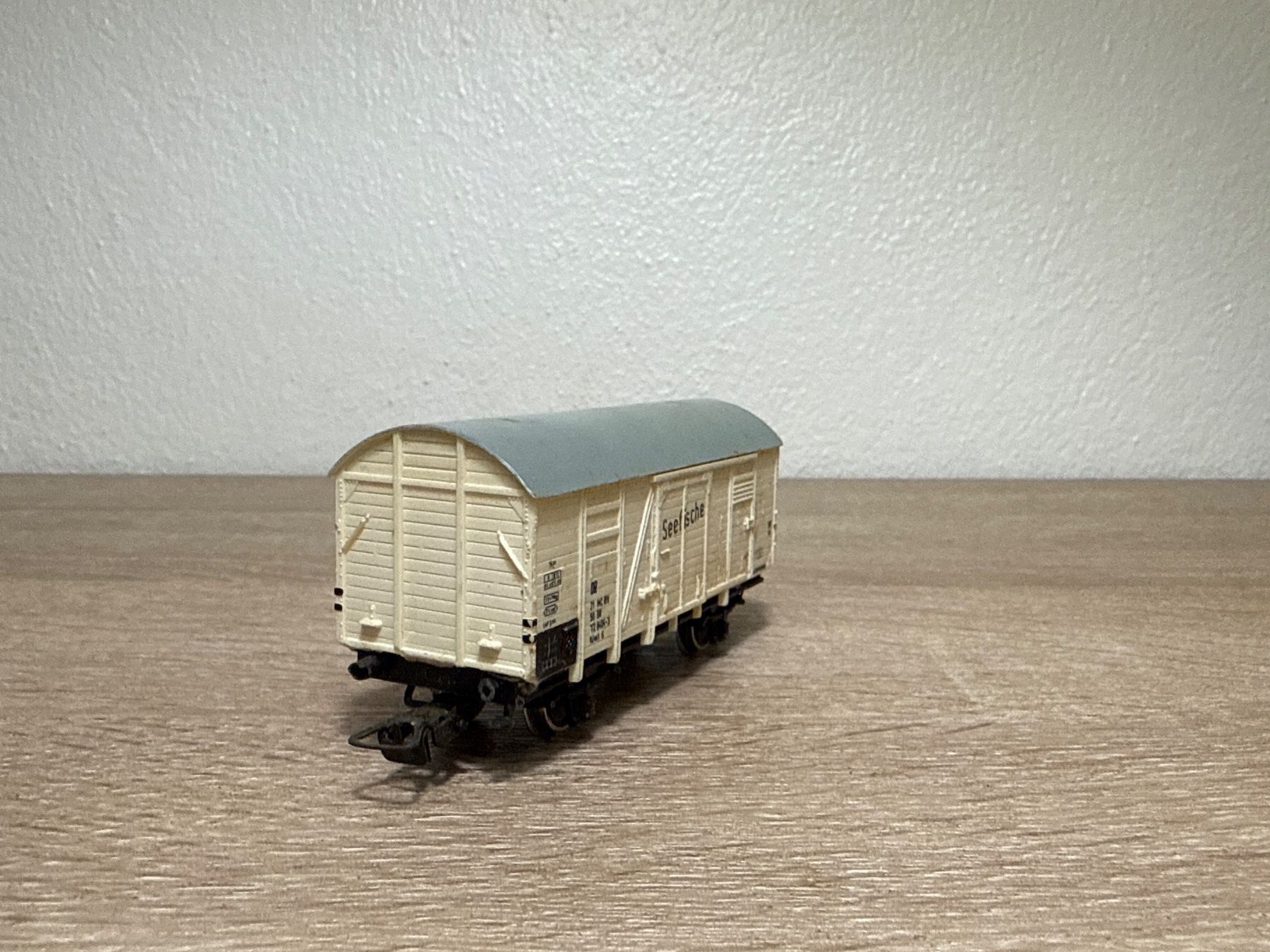 Piko Modellini di ferrovie: Piko Güterwagen DR H0 (28) – Usato da St-Aubin-Sauges venduto da Lo_Go 2