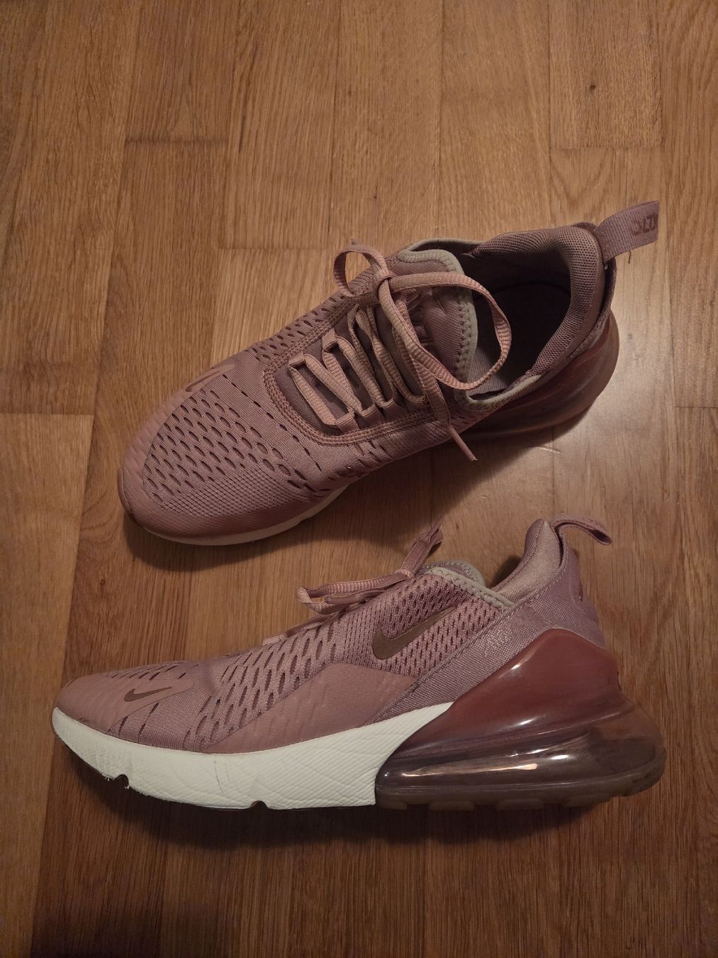Nike Scarpe da donna: Nike 270  Gr.42 – Usato da Sursee venduto da Ventiduese
