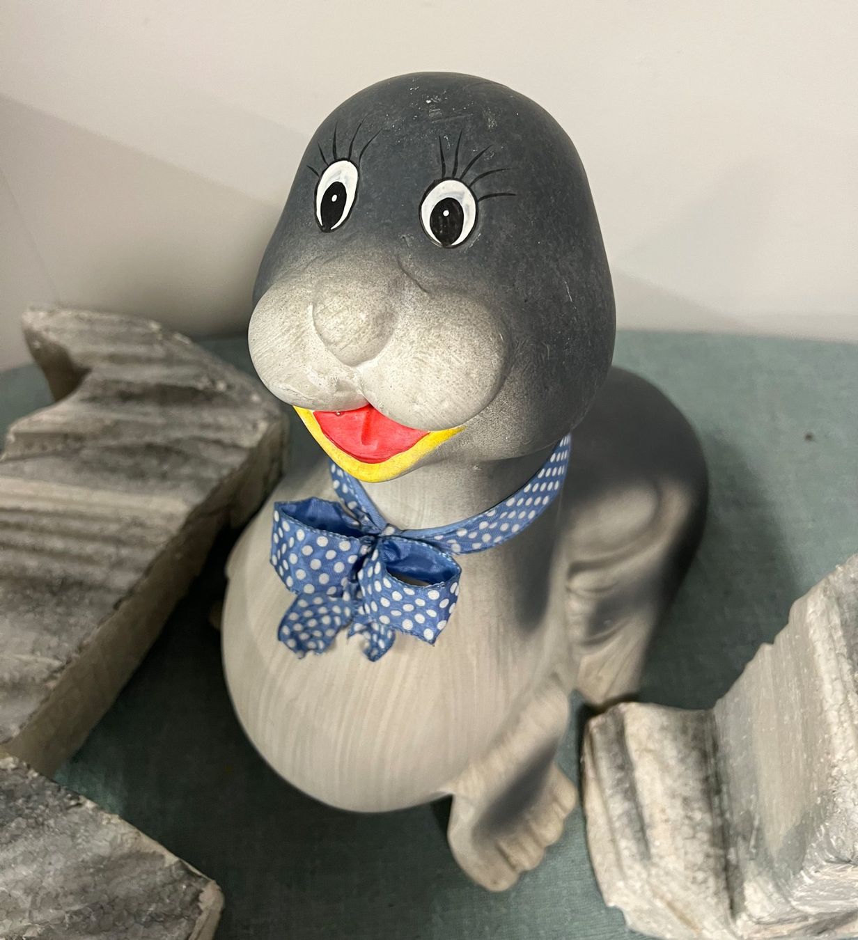 Statuette: Witzige Seehund Figur mit Schleife – Usato da Roggliswil venduto da wipix 4