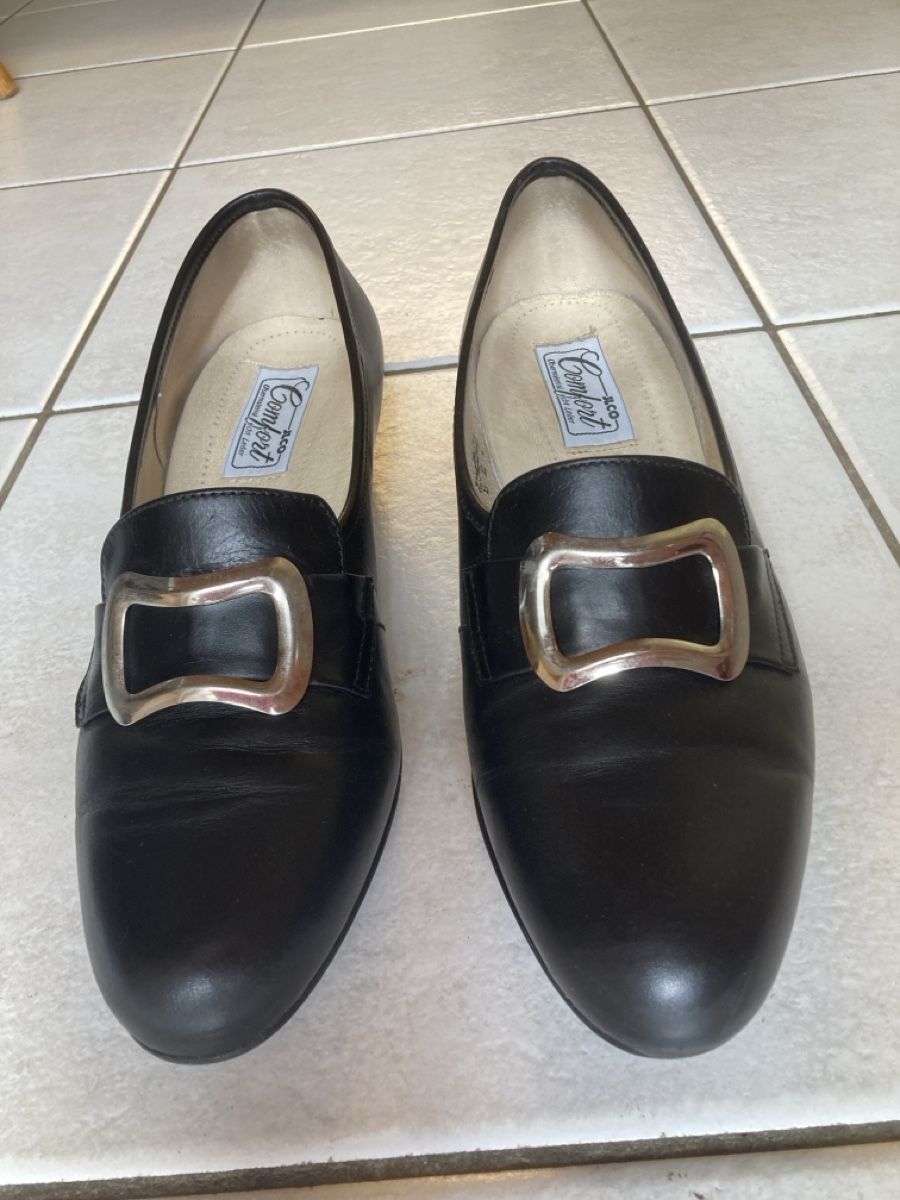 Chaussures femmes: Trachtenschuhe Grösse 7.5 – D'occasion à Riggisberg par Mat141
