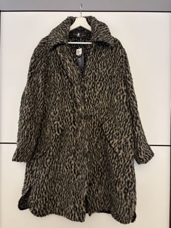 Stylischer Leopardenmantel Neu