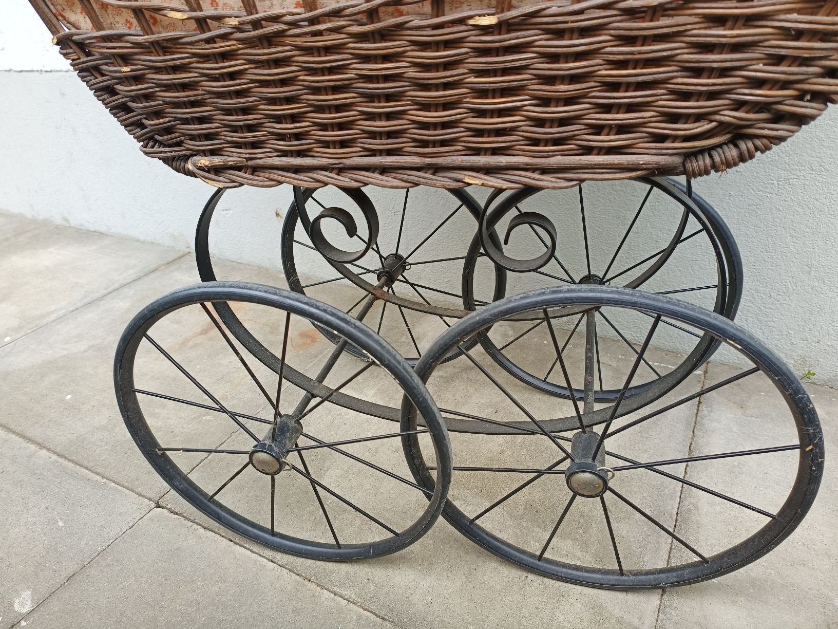Carrozzine per bambole: Puppenwagen alt Antike – Usato da Oberhofen Thun'see venduto da cri_6md2 3