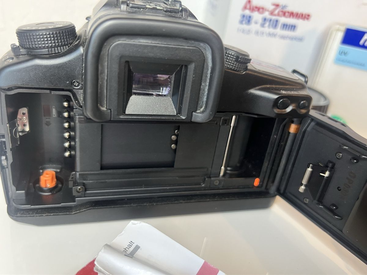 Canon Fotocamera: Canon EOS 33 argentique avec objectifs Voigtländer – Usato da Ipsach venduto da Worrior23 6