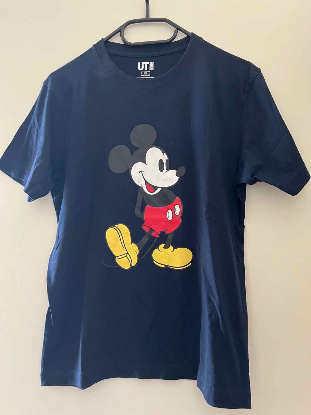 Uniqlo T-shirt: Uniqulo Mickey Mouse T-Shirt – Usato da Widnau venduto da sasabine