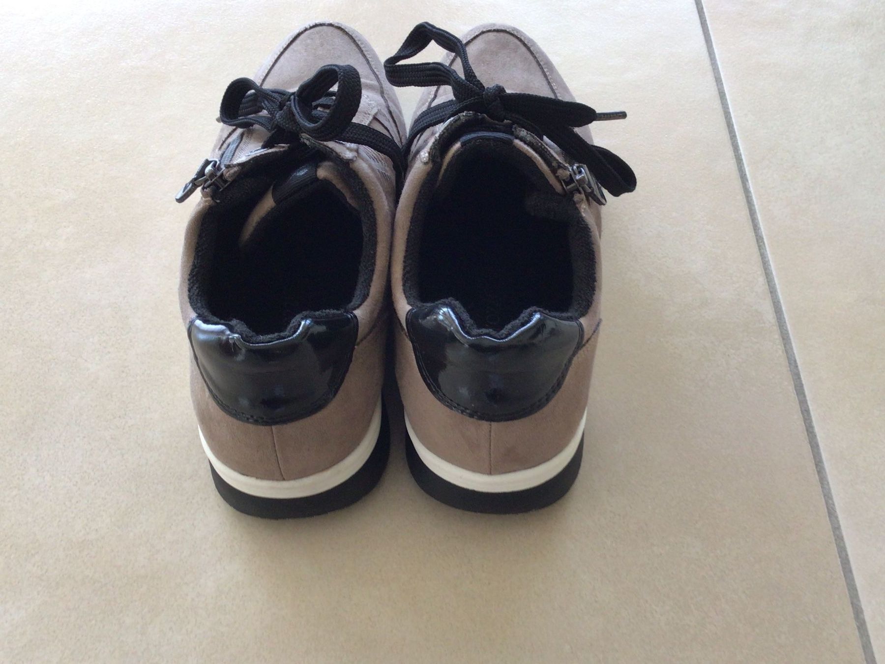 Scarpe da donna: Freizeitschuhe Grösse 39 von Marco Tozzi – Usato da Frauenfeld venduto da Stehojen 1